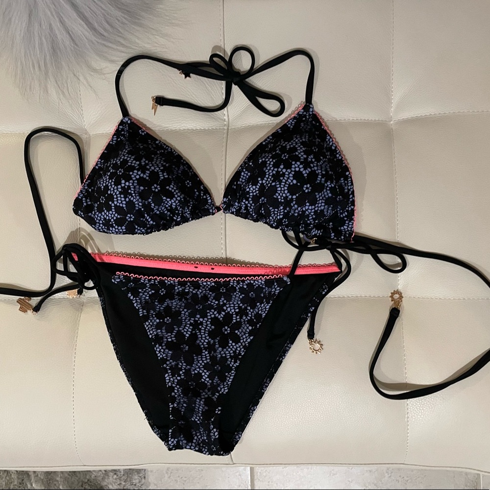 Victoria’s Secret bikini